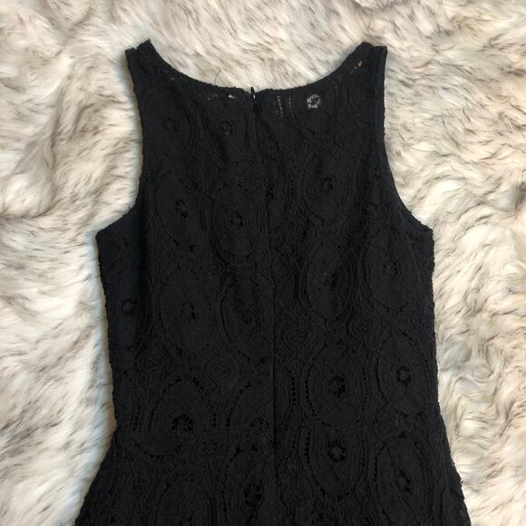 BB Dakota Sleeveless Crochet Lace Black Dress - Picture 14 of 15